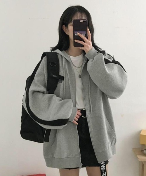 CLEA(クレア)の「裏起毛ラインロゴジップアップパーカー(パーカー・レディース・グレー・M/L/XL)」の4枚目の写真