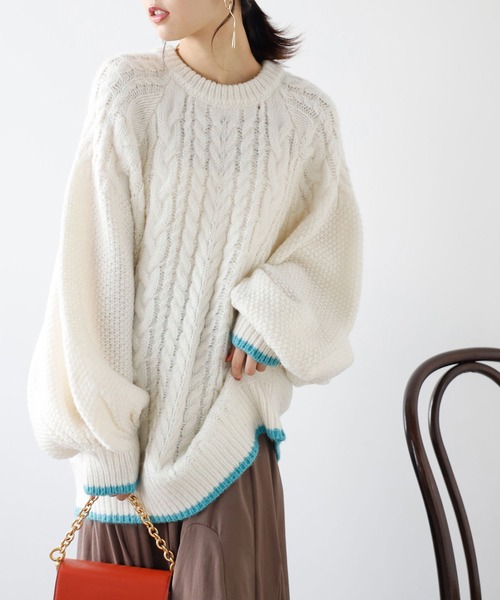 GeeRA(ジーラ)の「ケーブル編ドルマンボリュームニット(ニット/セーター・レディース・アイボリー/パープル・MEDIUM/LARGE)」の1枚目の写真