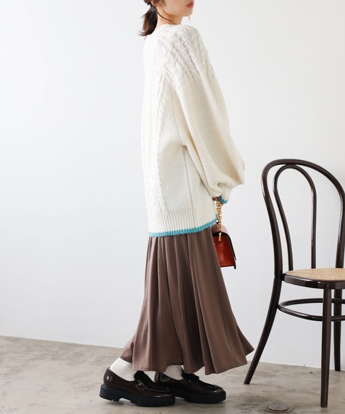 GeeRA(ジーラ)の「ケーブル編ドルマンボリュームニット(ニット/セーター・レディース・アイボリー/パープル・MEDIUM/LARGE)」の19枚目の写真