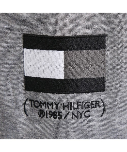 TOMMY HILFIGER(トミーヒルフィガー)の「MONOCHROME CAPSULE COLLECTION モノクロームクルーネックトレーナー(スウェット・メンズ・グレー/ホワイト・LARGE/MEDIUM/SMALL/X-LARGE)」の4枚目の写真