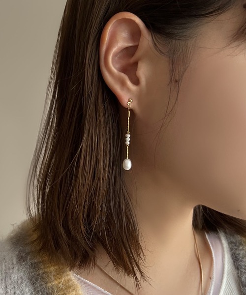 Isn't She?(イズントシー)の「パールモチーフピアス(ピアス(両耳用)・レディース・ゴールド系/ゴールド系その他/ゴールド・FREE)」の2枚目の写真