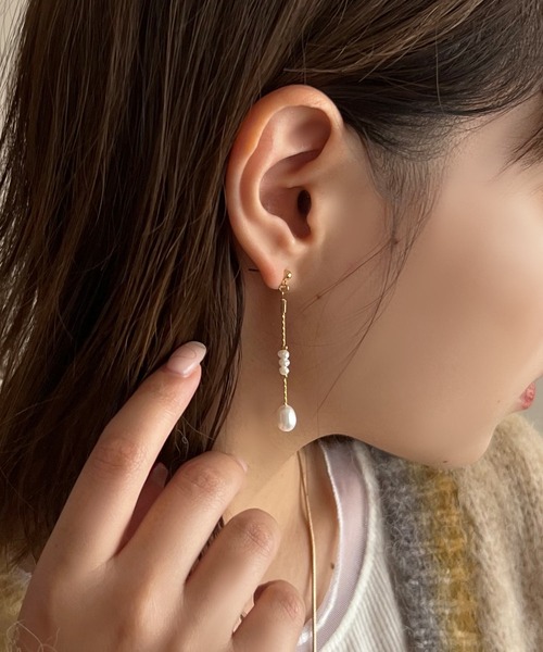 Isn't She?(イズントシー)の「パールモチーフピアス(ピアス(両耳用)・レディース・ゴールド系/ゴールド系その他/ゴールド・FREE)」の9枚目の写真