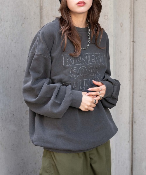 WEGO(ウィゴー)の「WEGO/ロゴ刺繍ピグメントBIGプルオーバー(スウェット・レディース・ライトパープル/スミクロ・FREE)」の4枚目の写真