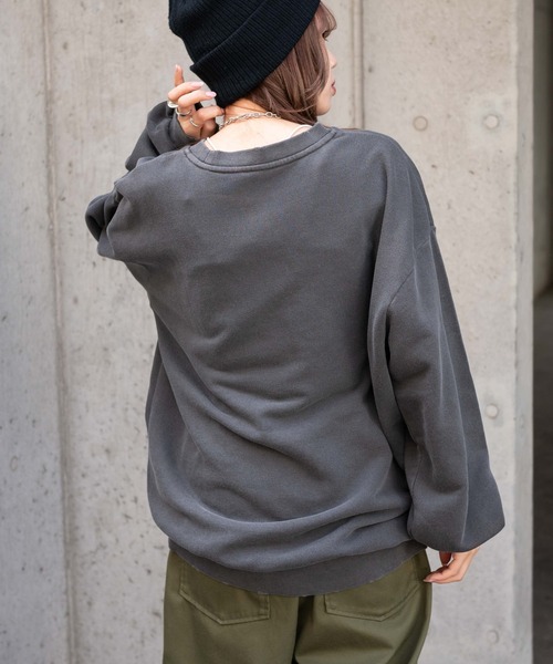 WEGO(ウィゴー)の「WEGO/ロゴ刺繍ピグメントBIGプルオーバー(スウェット・レディース・ライトパープル/スミクロ・FREE)」の6枚目の写真