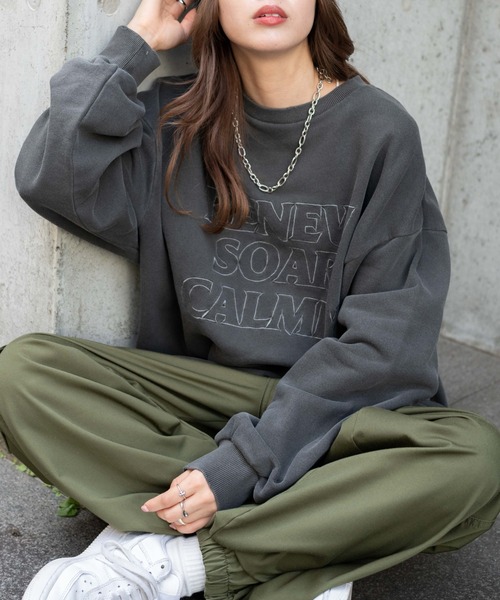 WEGO(ウィゴー)の「WEGO/ロゴ刺繍ピグメントBIGプルオーバー(スウェット・レディース・ライトパープル/スミクロ・FREE)」の9枚目の写真