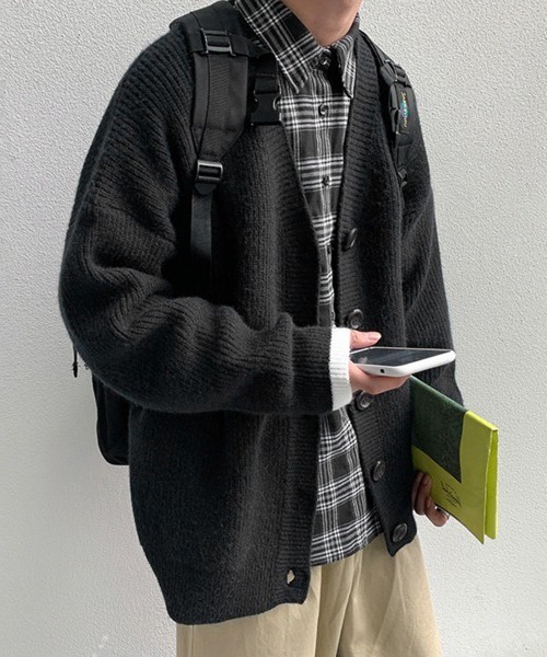 NOWLE（ノウル）の「【NOWLE】シンプルライン柄 Vネック ニット カーディガン（カーディガン/ボレロ・メンズ・ネイビー/グレー/ブラック/ブルー・MEDIUM/LARGE/X-LARGE/XX-LARGE）」の2枚目の写真