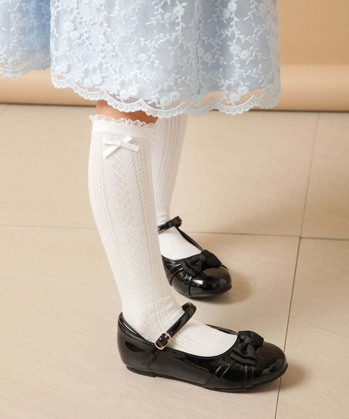 a.v.v（アーヴェヴェ）の「[KIDS]リボンバレエシューズ[WEB限定サイズ]（パンプス・キッズ・アイボリー/ブラック・195/20/19/18/185）」の6枚目の写真
