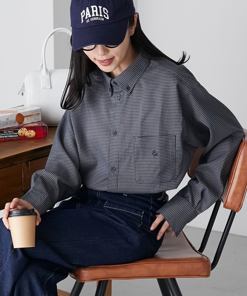 BONLECILL(ボンルシール)の「ビッグシルエット アソートワンポイント刺繍ボタンダウンシャツ(シャツ/ブラウス・レディース・ブルー系/オレンジ/ベージュ系/カーキ/ライトグリーン系/ネイビー系/ブルー/オフホワイト/ネイビー系2/ブラック系・FREE)」の9枚目の写真