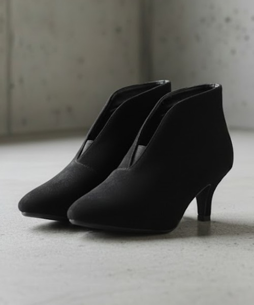 LibertyDoll(リバティードール)の「LibertyDoll/+5.5cm ポインテッドトゥ ピンヒール Vカットショートブーティ(5538)(ブーツ・レディース・ブラック/ダークブラウン/アイボリー/グレイッシュベージュ/ブラック系その他・SS/L/LL/S/3L/M)」の4枚目の写真
