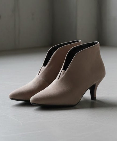 LibertyDoll(リバティードール)の「LibertyDoll/+5.5cm ポインテッドトゥ ピンヒール Vカットショートブーティ(5538)(ブーツ・レディース・ブラック/ダークブラウン/アイボリー/グレイッシュベージュ/ブラック系その他・SS/L/LL/S/3L/M)」の5枚目の写真