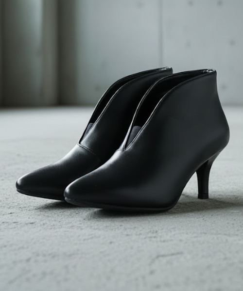 LibertyDoll(リバティードール)の「LibertyDoll/+5.5cm ポインテッドトゥ ピンヒール Vカットショートブーティ(5538)(ブーツ・レディース・ブラック/ダークブラウン/アイボリー/グレイッシュベージュ/ブラック系その他・SS/L/LL/S/3L/M)」の3枚目の写真