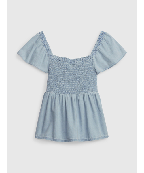 GAP（ギャップ）の「ウォッシュウェル スモッキングギャザー デニムトップス (キッズ)（シャツ/ブラウス・キッズ・ライトインディゴブルー・S/M/L/XL/XXL/XS）」の2枚目の写真