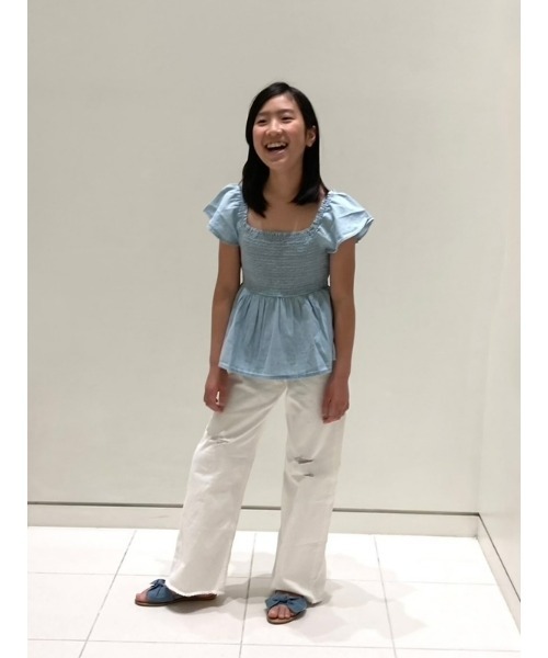 GAP（ギャップ）の「ウォッシュウェル スモッキングギャザー デニムトップス (キッズ)（シャツ/ブラウス・キッズ・ライトインディゴブルー・S/M/L/XL/XXL/XS）」の7枚目の写真