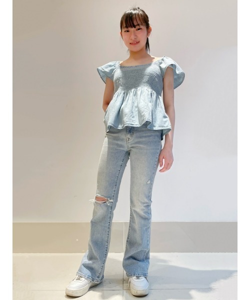 GAP（ギャップ）の「ウォッシュウェル スモッキングギャザー デニムトップス (キッズ)（シャツ/ブラウス・キッズ・ライトインディゴブルー・S/M/L/XL/XXL/XS）」の10枚目の写真