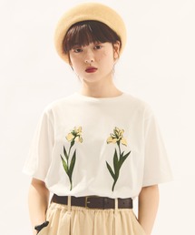 フラワー刺繍Tシャツ
