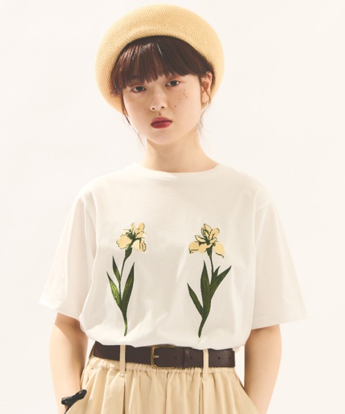 MERLOT(メルロー)の「フラワー刺繍Tシャツ(Tシャツ/カットソー・レディース・ホワイト/ブラック・FREE)」の2枚目の写真