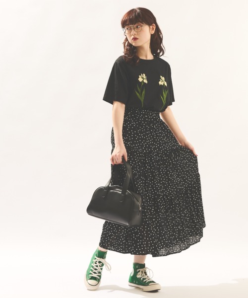 MERLOT(メルロー)の「フラワー刺繍Tシャツ(Tシャツ/カットソー・レディース・ホワイト/ブラック・FREE)」の11枚目の写真