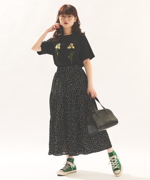 MERLOT(メルロー)の「フラワー刺繍Tシャツ(Tシャツ/カットソー・レディース・ホワイト/ブラック・FREE)」の10枚目の写真