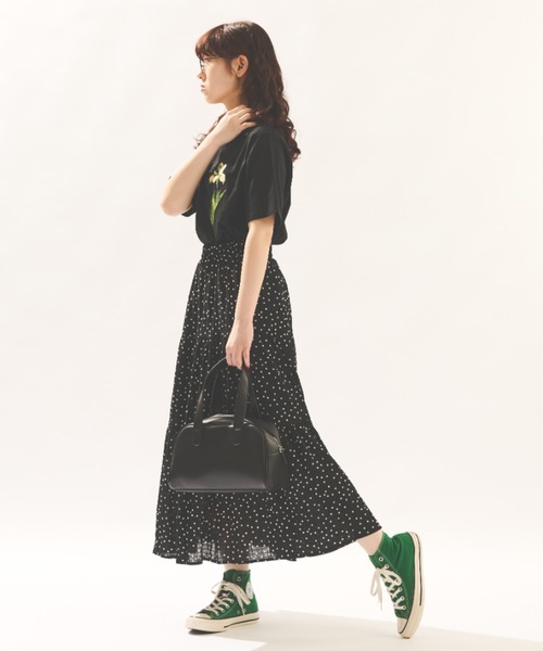 MERLOT(メルロー)の「フラワー刺繍Tシャツ(Tシャツ/カットソー・レディース・ホワイト/ブラック・FREE)」の8枚目の写真