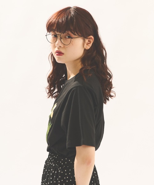 MERLOT(メルロー)の「フラワー刺繍Tシャツ(Tシャツ/カットソー・レディース・ホワイト/ブラック・FREE)」の13枚目の写真