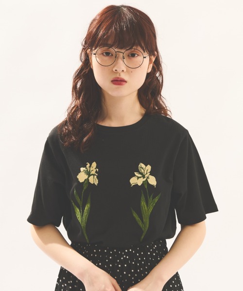 MERLOT(メルロー)の「フラワー刺繍Tシャツ(Tシャツ/カットソー・レディース・ホワイト/ブラック・FREE)」の12枚目の写真