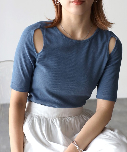 Riberry(リベリー)の「カットアウトテレコトップス(Tシャツ/カットソー・レディース・チャコールグレー/オフホワイト/ブルー/ブラック/グレイッシュベージュ・MEDIUM)」の5枚目の写真
