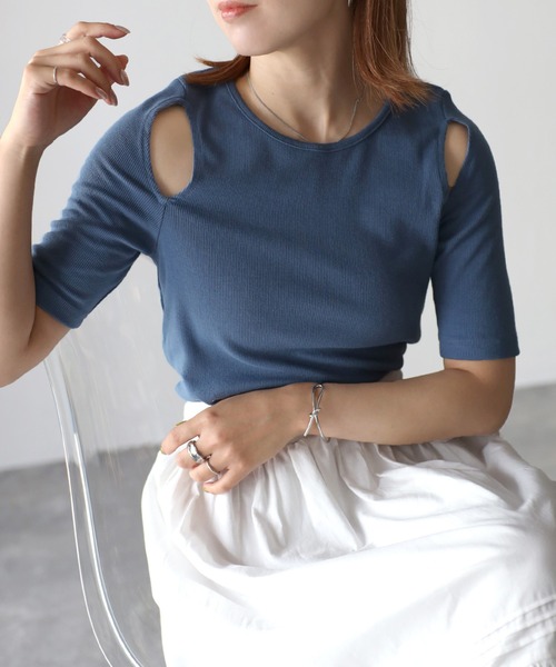 Riberry(リベリー)の「カットアウトテレコトップス(Tシャツ/カットソー・レディース・チャコールグレー/オフホワイト/ブルー/ブラック/グレイッシュベージュ・MEDIUM)」の7枚目の写真
