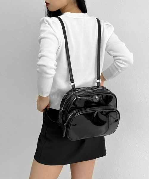 LVEU.(ラブユ.)の「【ZOZOTOWN限定】Enamel round backpack / エナメルラウンドリュック(バックパック/リュック・レディース・ブラック・FREE)」の3枚目の写真