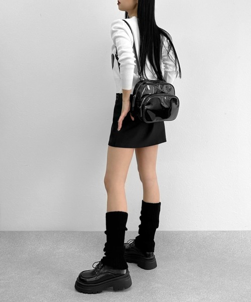 LVEU.(ラブユ.)の「【ZOZOTOWN限定】Enamel round backpack / エナメルラウンドリュック(バックパック/リュック・レディース・ブラック・FREE)」の4枚目の写真