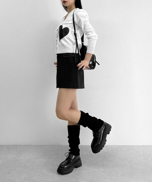 LVEU.(ラブユ.)の「【ZOZOTOWN限定】Enamel round backpack / エナメルラウンドリュック(バックパック/リュック・レディース・ブラック・FREE)」の6枚目の写真