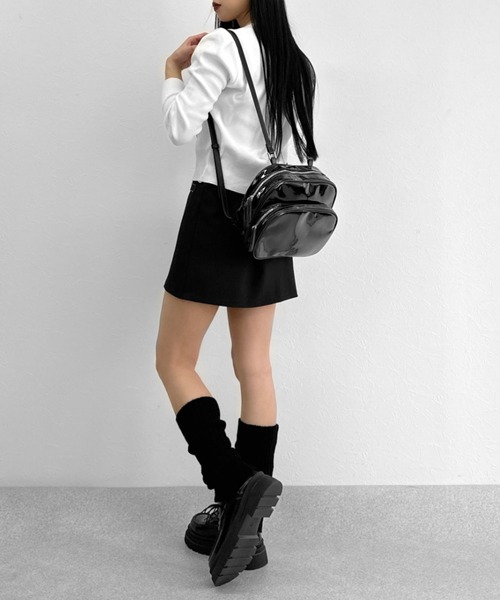 LVEU.(ラブユ.)の「【ZOZOTOWN限定】Enamel round backpack / エナメルラウンドリュック(バックパック/リュック・レディース・ブラック・FREE)」の7枚目の写真