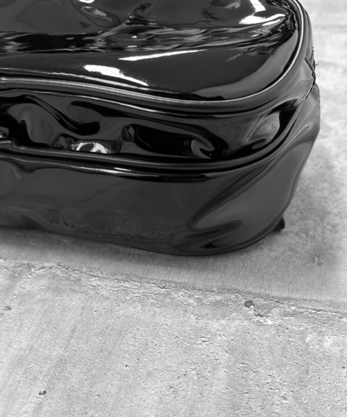 LVEU.(ラブユ.)の「【ZOZOTOWN限定】Enamel round backpack / エナメルラウンドリュック(バックパック/リュック・レディース・ブラック・FREE)」の15枚目の写真