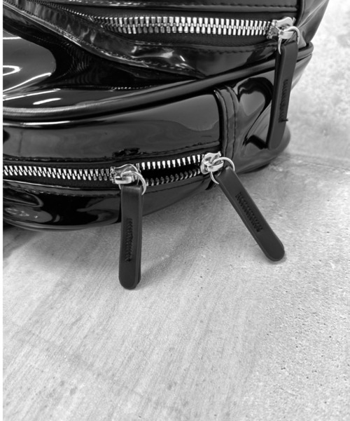 LVEU.(ラブユ.)の「【ZOZOTOWN限定】Enamel round backpack / エナメルラウンドリュック(バックパック/リュック・レディース・ブラック・FREE)」の17枚目の写真