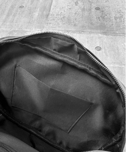 LVEU.(ラブユ.)の「【ZOZOTOWN限定】Enamel round backpack / エナメルラウンドリュック(バックパック/リュック・レディース・ブラック・FREE)」の20枚目の写真