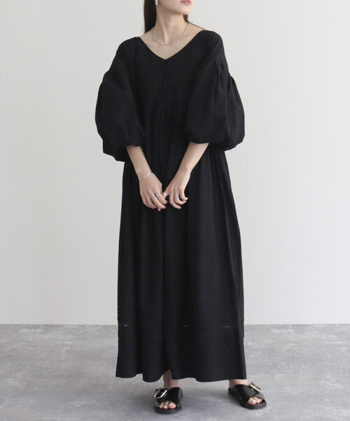 fredy emue（フレディエミュ）の「【fredyemueフレディエミュ】パフスリーブドレス（ワンピース・レディース・アイボリー/ブラック/ブルー・38）」の2枚目の写真