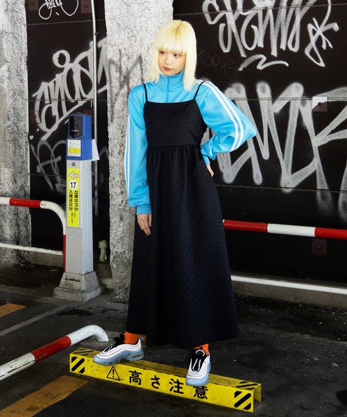 PUNYUS（プニュズ）の「バックオープンキャミワンピース（ワンピース・レディース・アイボリー/ブラック・1/2/3/4）」の4枚目の写真