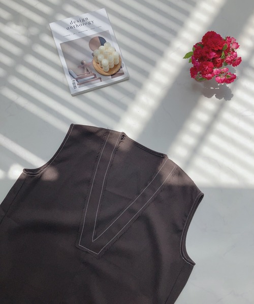 AS KNOW AS plus(アズノゥアズプラス)の「〇リネンライク ステッチVネックベスト(ベスト・レディース・アイボリー/ブラック/ブラウン・FREE)」の3枚目の写真