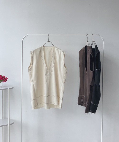 AS KNOW AS plus(アズノゥアズプラス)の「〇リネンライク ステッチVネックベスト(ベスト・レディース・アイボリー/ブラック/ブラウン・FREE)」の4枚目の写真