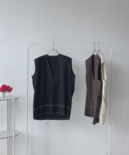 AS KNOW AS plus(アズノゥアズプラス)の「〇リネンライク ステッチVネックベスト(ベスト・レディース・アイボリー/ブラック/ブラウン・FREE)」の6枚目の写真