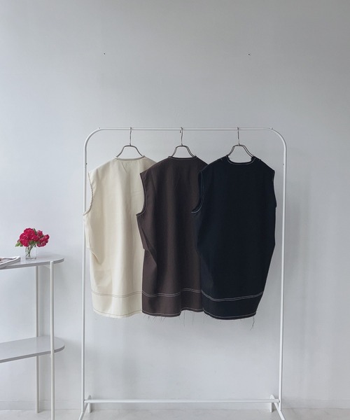 AS KNOW AS plus(アズノゥアズプラス)の「〇リネンライク ステッチVネックベスト(ベスト・レディース・アイボリー/ブラック/ブラウン・FREE)」の9枚目の写真