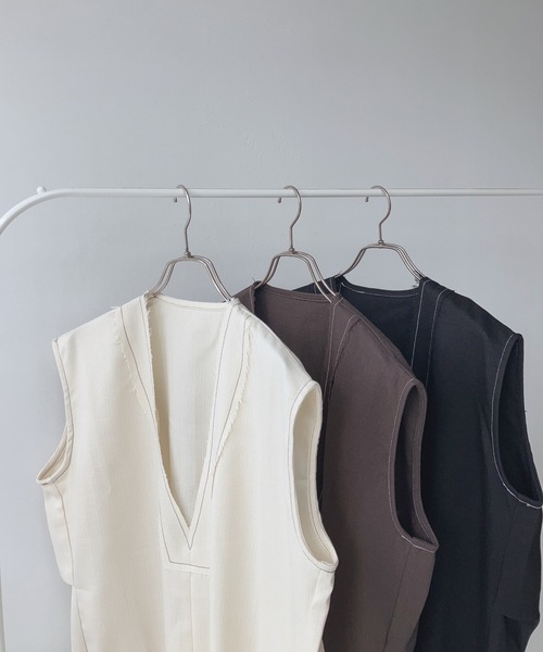 AS KNOW AS plus(アズノゥアズプラス)の「〇リネンライク ステッチVネックベスト(ベスト・レディース・アイボリー/ブラック/ブラウン・FREE)」の11枚目の写真