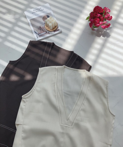 AS KNOW AS plus(アズノゥアズプラス)の「〇リネンライク ステッチVネックベスト(ベスト・レディース・アイボリー/ブラック/ブラウン・FREE)」の18枚目の写真