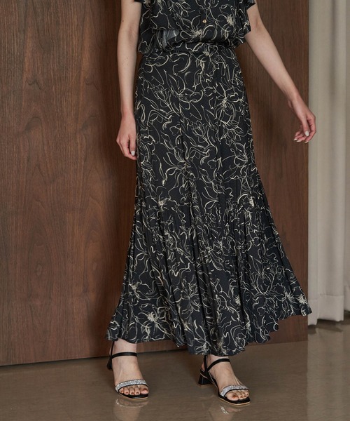 ROPE' PICNIC(ロペピクニック)の「【emur/エミュール】セットアップ対応/アートフラワー柄スカート(スカート・レディース・ブラック/サックスブルー・38)」の4枚目の写真