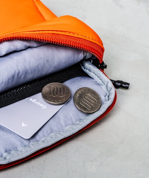 Topologie（トポロジー）の「Tinbox Mini【バッグ単体】（ショルダーバッグ・レディース・ブラック/オレンジ/オフホワイト・ONE SIZE）」の4枚目の写真