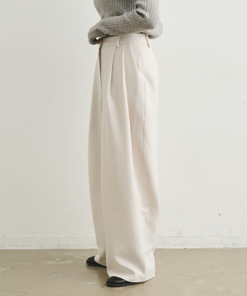 Aunt Marie's（アントマリーズ）の「【S,M,Lサイズ展開】ツータックルーズスラックスパンツ/オールシーズン（スラックス・レディース・グレー/アイボリー/ブラック/ブラウン・L/M/S）」の8枚目の写真