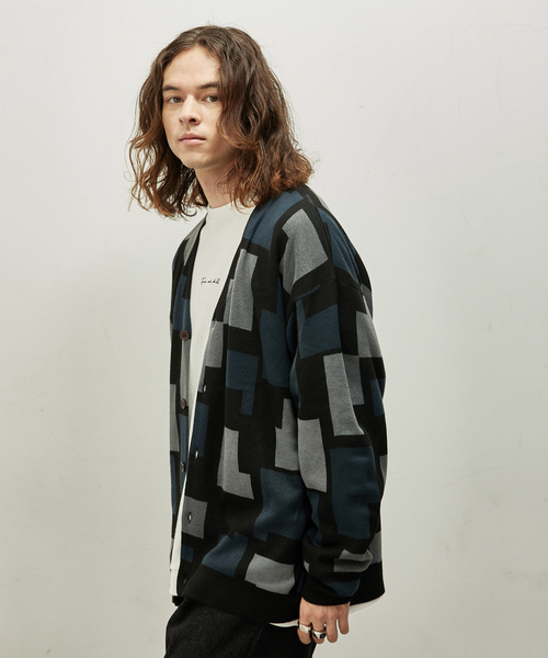 JUNRED(ジュンレッド)の「幾何学柄Vネックカーディガン(カーディガン/ボレロ・メンズ・ブルー/グレー/ベージュ・L/M/LL)」の3枚目の写真