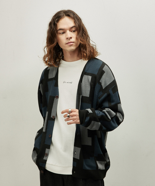 JUNRED(ジュンレッド)の「幾何学柄Vネックカーディガン(カーディガン/ボレロ・メンズ・ブルー/グレー/ベージュ・L/M/LL)」の4枚目の写真