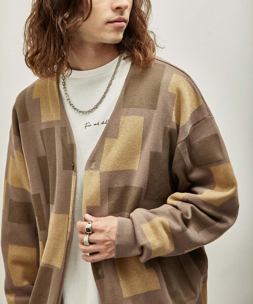 JUNRED(ジュンレッド)の「幾何学柄Vネックカーディガン(カーディガン/ボレロ・メンズ・ブルー/グレー/ベージュ・L/M/LL)」の7枚目の写真