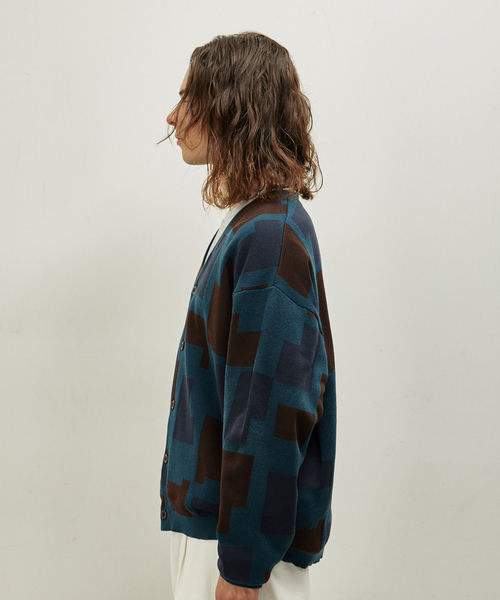 JUNRED(ジュンレッド)の「幾何学柄Vネックカーディガン(カーディガン/ボレロ・メンズ・ブルー/グレー/ベージュ・L/M/LL)」の16枚目の写真