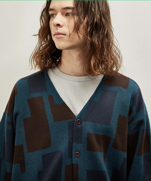 JUNRED(ジュンレッド)の「幾何学柄Vネックカーディガン(カーディガン/ボレロ・メンズ・ブルー/グレー/ベージュ・L/M/LL)」の18枚目の写真